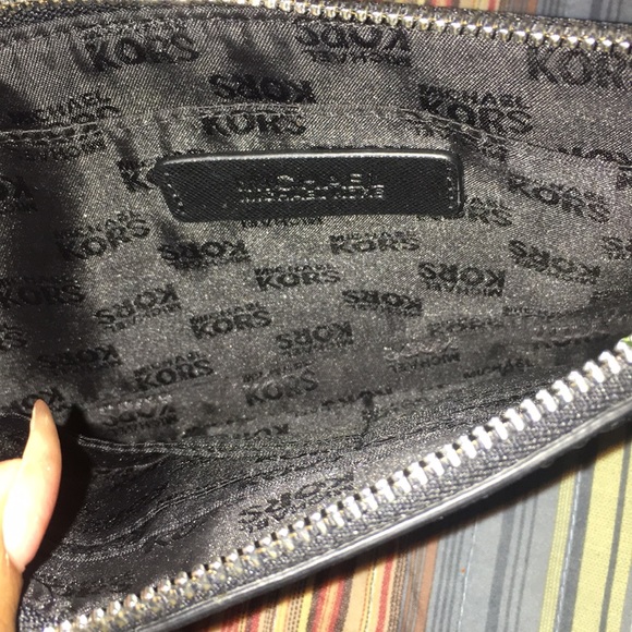 X Large Michael kors wristlet. Like new - Picture 3 of 4